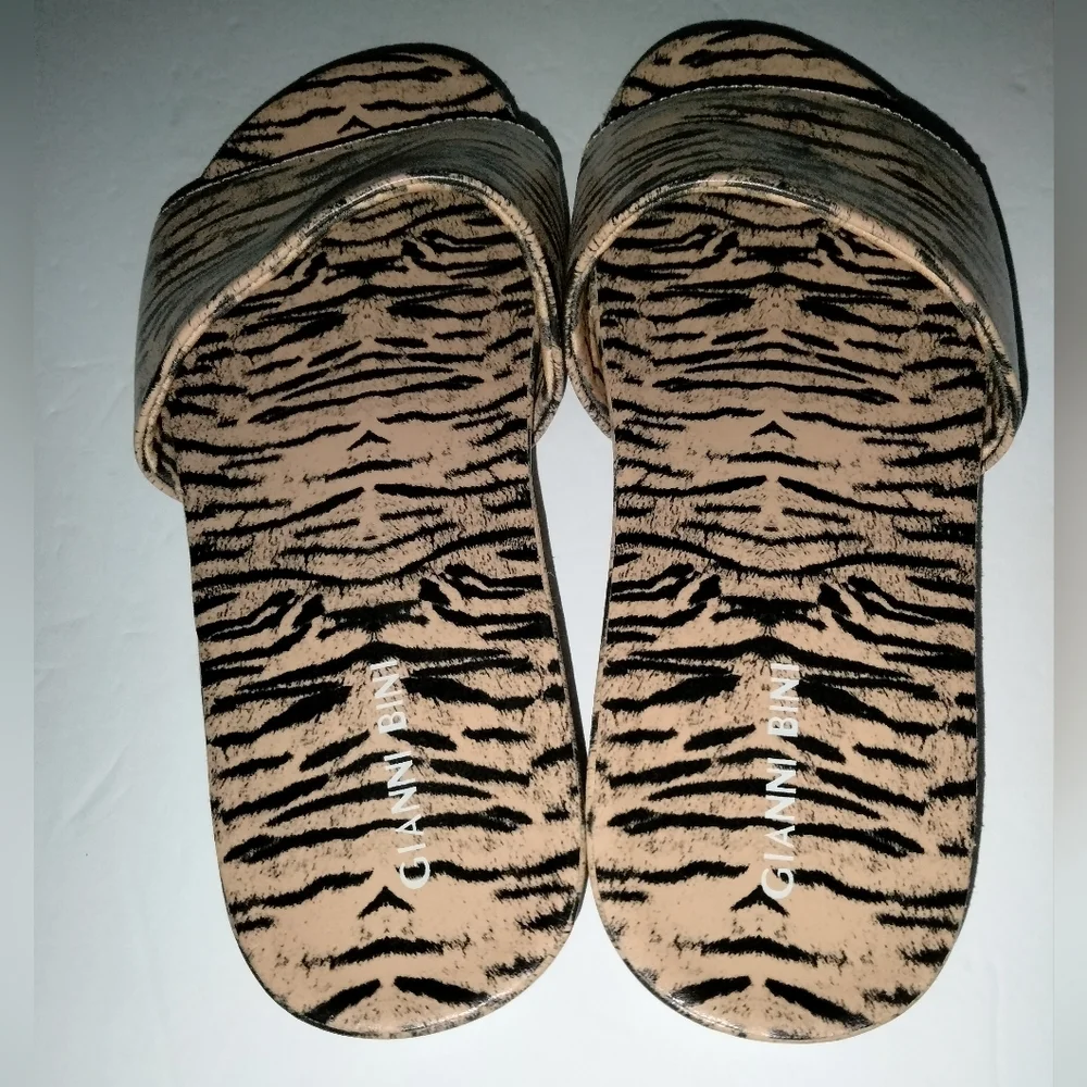 Gianni Bini (Size 8) Multicolored Animal Print Slip-on Open Toe Casual Sandals